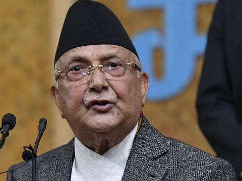 पहिचानकाे नाम गरेर ढुङ्गा हान्ने काम राजनीति होइन, भँडुवा नीति हो : केपी ओली