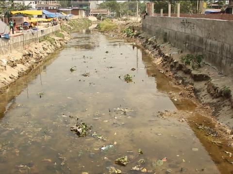 बिर्तामोड नगरपालिका द्वारा अदुवा खोला सरसफाई