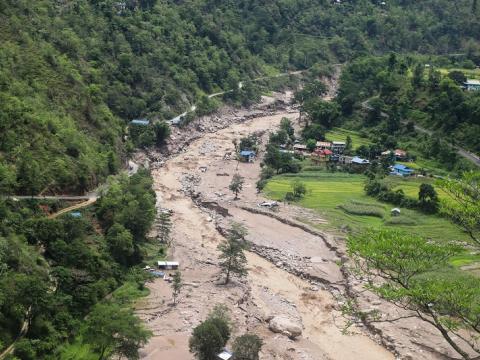 बाढी पहिरोमा परेर हराइरहेका २७ जना अझै भेटिएनन्, 