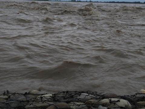 सुनसरी, मोरङ र सप्तरीमा अति ठूलो वर्षा, बिहान ११ बजेसम्म उच्च सतर्कता अपनाउन आग्रह
