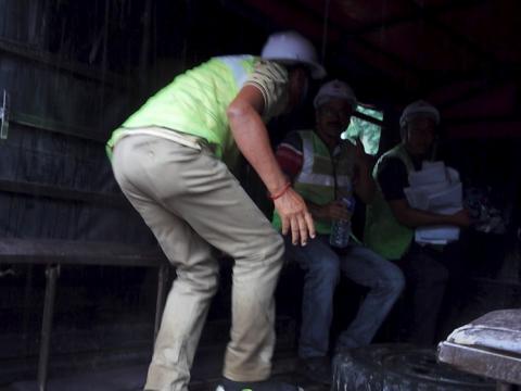 सिँचाई विभागको कार्यालयमा ताला लगाउन पुगेका ४५ भन्दा बढी ठेकेदार पक्राउ