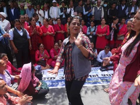 शिक्षक आन्दोलन : सडकमा प्रदर्शनसँगै नाचगान