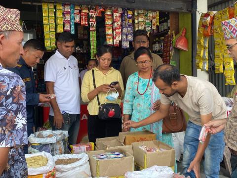 बिर्तामोड नगरपालिका बजार अनुगमनमा सक्रिय