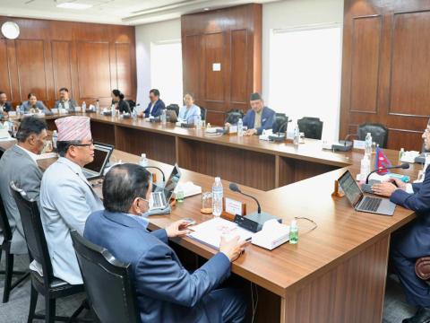 भूकम्प पीडितलाई प्रधानमन्त्री र मन्त्रीहरुले एक महिनाको तलब दिने 