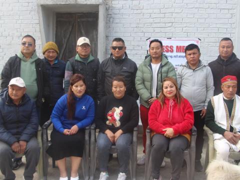 एकताको सन्देश दिनका लागी  चारआलीमा एकैसाथ ल्होसार मनाउँदै 