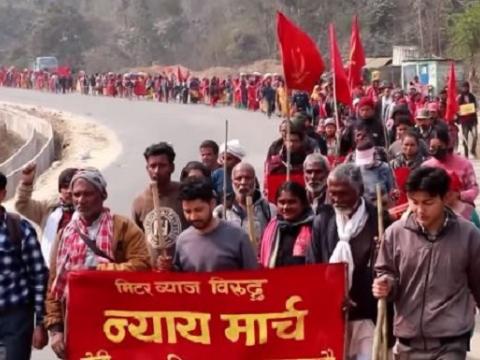  धादिङको सिम्ले हुँदै काठमाण्डौतर्फ मिटरब्याज पीडितहरु