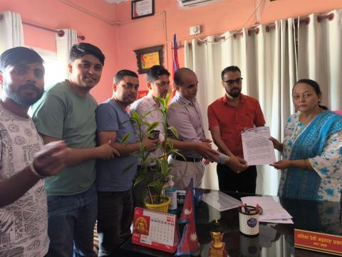  युवा व्यवसायी समाज झापाद्वारा बिर्तामोड नगरपालिका समक्ष ध्यानाकर्षण  पत्र पेश 