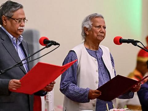 बङ्गलादेशको अन्तरिम सरकार प्रमुख युनुसको शपथ, मन्त्रिपरिषदमा दुई जना विद्यार्थी नेता पनि