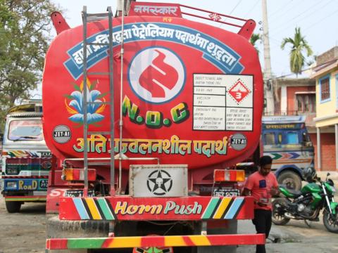 निगमले घटायो पेट्रोलियम पदार्थको मूल्य
