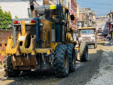 बिर्तामोडको शनिस्चरे रोडदेखि अतिथिसदन जाने सडकको स्तरोन्नति कार्य सुरु 