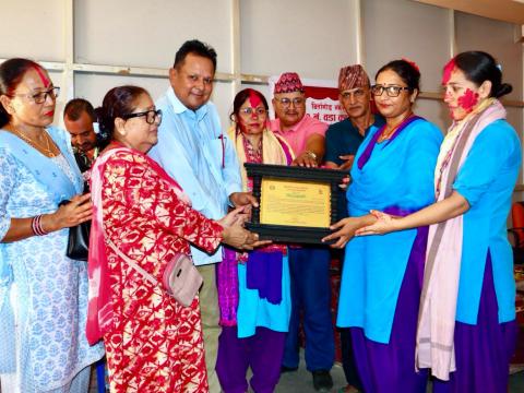 बिर्तामोड नगरपालिका वडा नम्बर १ की वडासचिब अधिकारीलाई विदाई