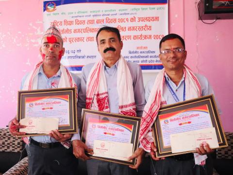 बिर्तामोड नगरपालिकाद्वारा  उत्कृष्ट शिक्षक पुरस्कृत