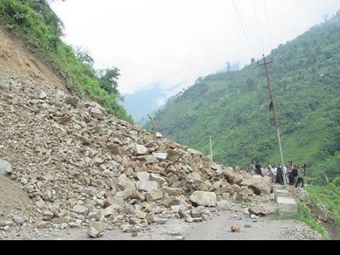 हेटौंडा–काठमाडौं जाँदा वैकल्पिक सडक प्रयोग गर्न आग्रह