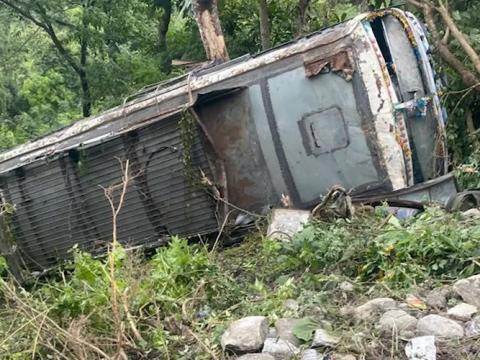 धनकुटामा बस दुर्घटना, २६ जना घाइते