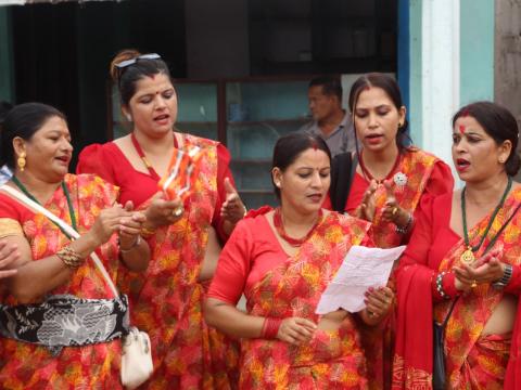  सांस्कृतिक एकताका  निम्ति पाथिभरा भजन कृतन मण्डलले खेल्यो समुहिक देउसी 