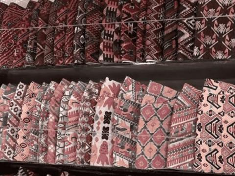 तिहारमा ढाका टोपीको व्यापार बढ्यो