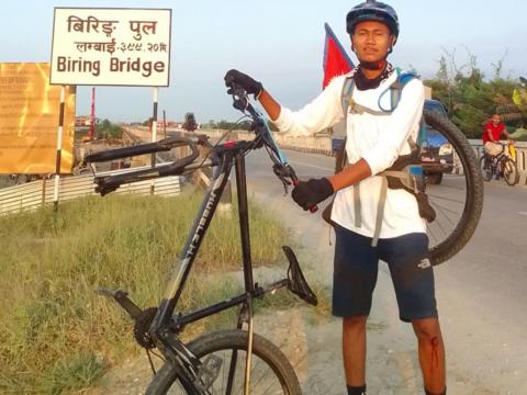 बिर्तामोडका साहिलले पूरा गरे ८५ किलोमिटर एक चक्काले ‘व्हिली’