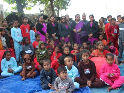 विपन्नको साहरा बन्दै मेचिमहाकाली बुहारी संयुक्त आवाज, कचनकवलका अतिविपन्न ३५ परिवारलाई न्यानो कपडा वितरण 