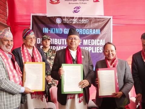 बिर्तामोड नगर अस्पताललाई ६८ लाखको स्वास्थ्य सामग्री