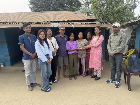 सम्झना राजवंशीको उपचारका लागि सहयोग हस्तान्तरण