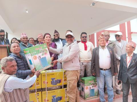 झापा गाउँपालिकाका ५१४ किसानलाई एकैसाथ  सिचाइ मोटर र स्प्रे ट्याङ्की 