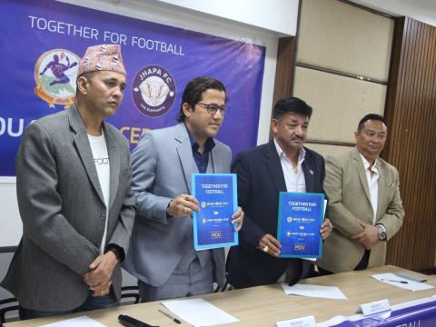  फुटबल बिकासका लागी  झापा गोल्डकप र झापा एफसीबीच एमओयु हस्ताक्षर 