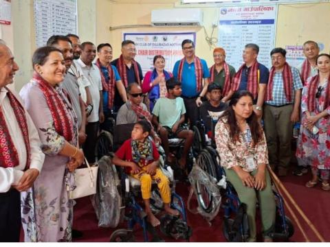 झापा गाउँपालिकाका १३ जना अपाङ्गता भएका व्यक्तिहरुलाई  ह्वील चियर वितरण 