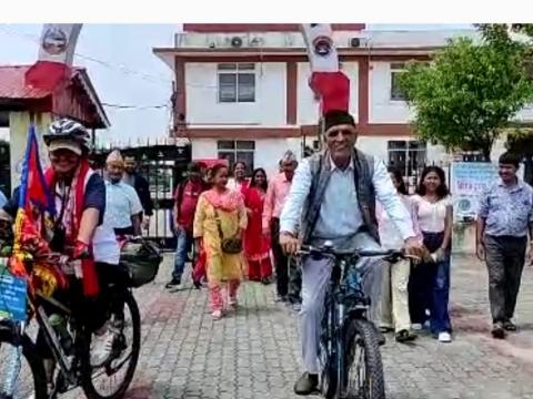 कनकाईकी क्यान्सर रोगीको विजेता नमिता मेचीमहाकाली साईकल यात्रामा , नगरद्वारा शुभकामना सहित विदाई 