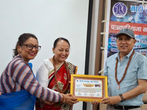 नारी सञ्चार गृहकाे अक्षय कोषलाई एक लाख दिने महेन्द्र गिरीको घोषणा