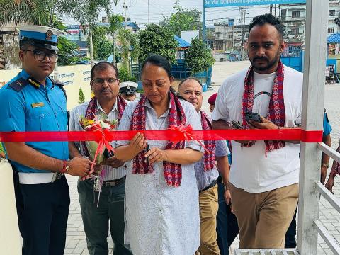  जिल्ला ट्राफिक प्रहरी कार्यालय झापामा  निर्माण सम्पन्न नागरिक सहायता कक्षको  नगर प्रमुख प्रसाईद्वारा उद्घाटन