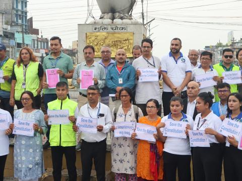  सत्ता संकटबीच जेन्जी आन्दोलन चर्कियो, संविधान र लोकतन्त्र बचाउन बिर्तामोडमा मौन विरोध