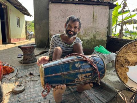 संस्कृतिको स्वर सुस्ताउँदै : बाह्रदशीका ‘कृष्ण मादले’को मादल मर्मतमा मंदी