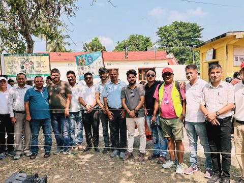 एकका लागि एक अभियान’को अगुवाइमा झापामा ६३६ बाढीपीडित परिवारलाई राहत वितरण