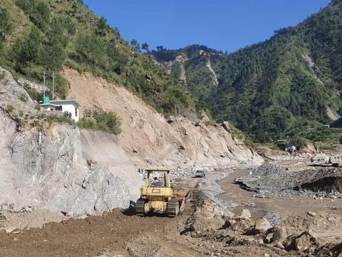 बीपी राजमार्गमा ६ दिन राति सवारी साधन सञ्चालनमा रोक