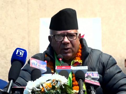 पार्टीमा कुनै नेता विशेषको प्रचार गर्नु राम्रो होइनः माधवकुमार नेपाल