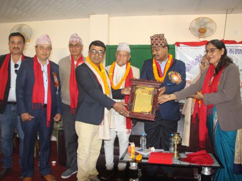 कन्काईमा सम्मान, गर्व र प्रेरणाको संगम: श्री भवानी हेमादेवी खानेपानी संस्थाको नवौँ साधारणसभामा रामप्रसाद निरौला ‘जिल्ला उत्कृष्ट पत्रकार’ घोषित