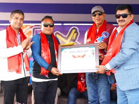 झापा गोल्डकपद्वारा खेल पत्रकार रमेश समदर्शी सम्मानित