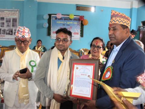 “पत्रकार सन्तोष न्यौपानेलाई जङ्गवीर गुभाजु श्रेष्ठ प्रतिष्ठानद्वारा  वर्ष उत्कृष्ट पत्रकार सम्मान ”