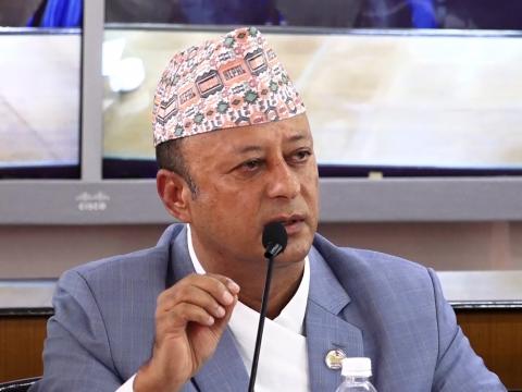 पूर्वमन्त्री दीपक खड्का पक्राउ