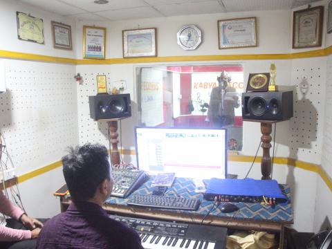 झापाली गायक नगेन्द्र राजप्रसाईका दुई नयाँ गीत रेकर्ड, भजन र लोकगीतमार्फत सांगीतिक पुनरागमन