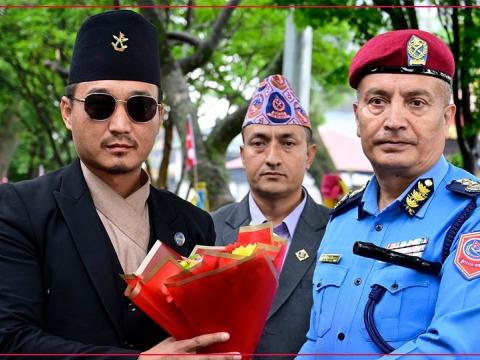 गृहमन्त्री गुरुङको घोषणा — नेपालमै प्रहरी पोशाक कारखाना, अब आईजीपीलाई प्रधानमन्त्रीले फुली लगाउने
