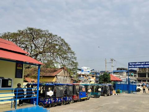 ई-रिक्साको लापरबाही रोक्न झापा ट्राफिक आक्रामक, विर्तामोडमा छड्के चेकजाँच