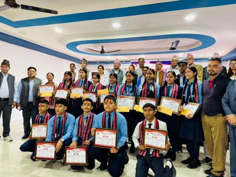 बिर्तामोडका उत्कृष्ट तीन शिक्षक ५० हजारसहित पुरस्कृत, विद्यार्थीलाई प्रोत्साहन 