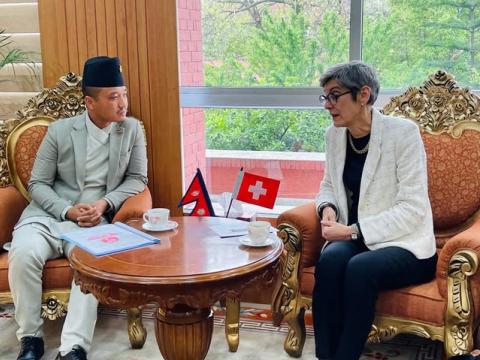 गृहमन्त्री गुरुङ र स्वीस राजदूत डानियेलबिच भेटवार्ता