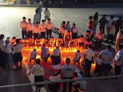 बाढीपीडितका लागि कञ्चन बोर्डिङको रु. ३० हजार सहयोग, दीप प्रज्वलन गरी श्रद्धाञ्जली
