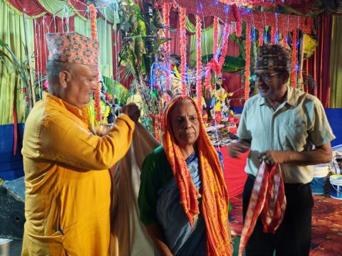 बिर्तामोडको पञ्चकन्यामा दुर्गा पूजाको रौनक, धर्म–संस्कृतिसँगै ज्येष्ठ नागरिक र समाजसेवीलाई सम्मान बिर्तामोडको पञ्चकन्यामा दुर्गा पूजाको रौनक, धर्म–संस्कृतिसँगै ज्येष्ठ नागरिक र समाजसेवीलाई सम्मान